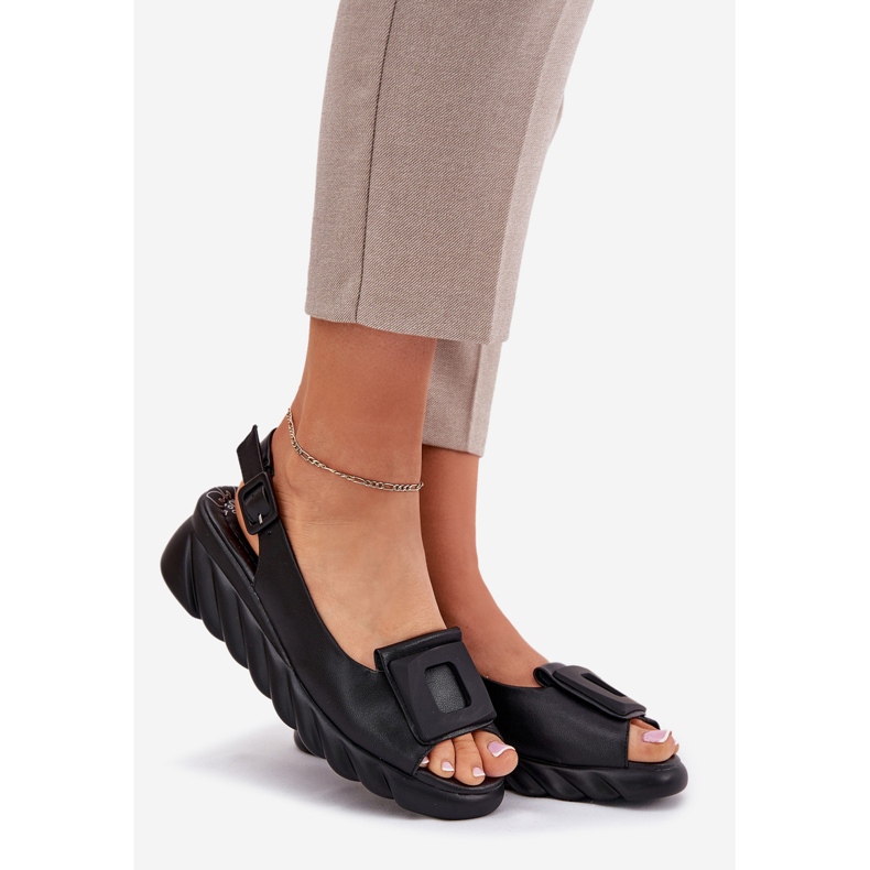 Dámské kožené sandály s klínem s dekorací Artiker 56C2156 Black černá 1 Dámské kožené sandály s klínem s dekorací Artiker 56C2156 Black černá 1