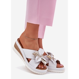 ARTIKER Dámské kožené klíny s dekorativním květinovým artikem 52C0537 bílý 1