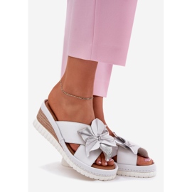 ARTIKER Dámské kožené klíny s dekorativní květinový artker 54C0538 bílé a stříbrné stříbrný 1