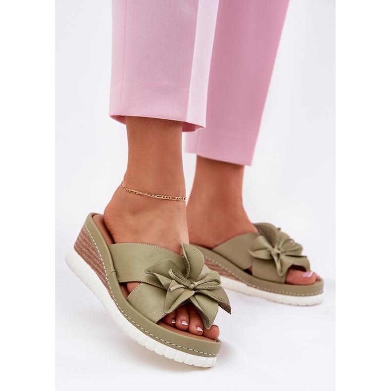 ARTIKER Dámské kožené klíny s dekorativním květinovým artikemerem 52C0503 Green zelená 2