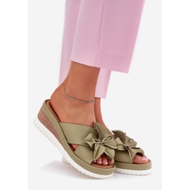 ARTIKER Dámské kožené klíny s dekorativním květinovým artikemerem 52C0503 Green zelená 1