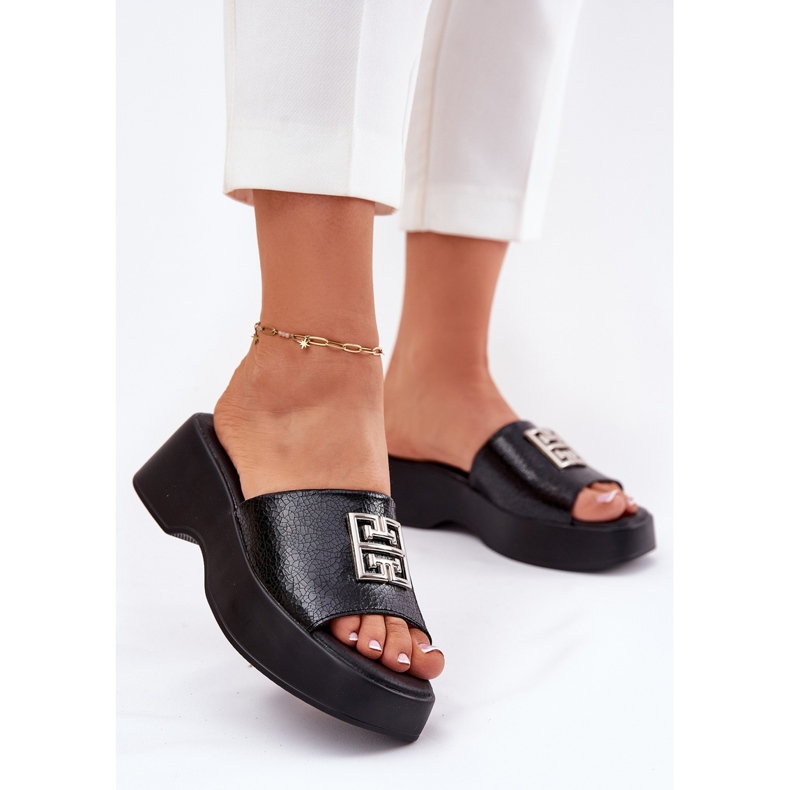 Vinceza Dámské kožené žabky s dekorací Vincez 79526 Black černý 2