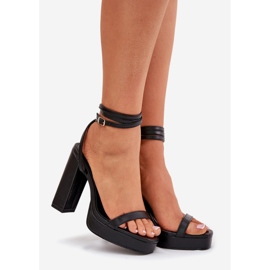 Dámské sandály s černým proužkem 1