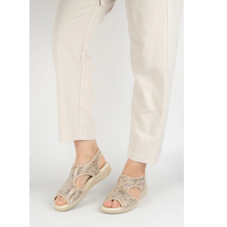 Vriston Dámské boty flexibilní sandály Comfoot Emma Beige Shiny bez 1