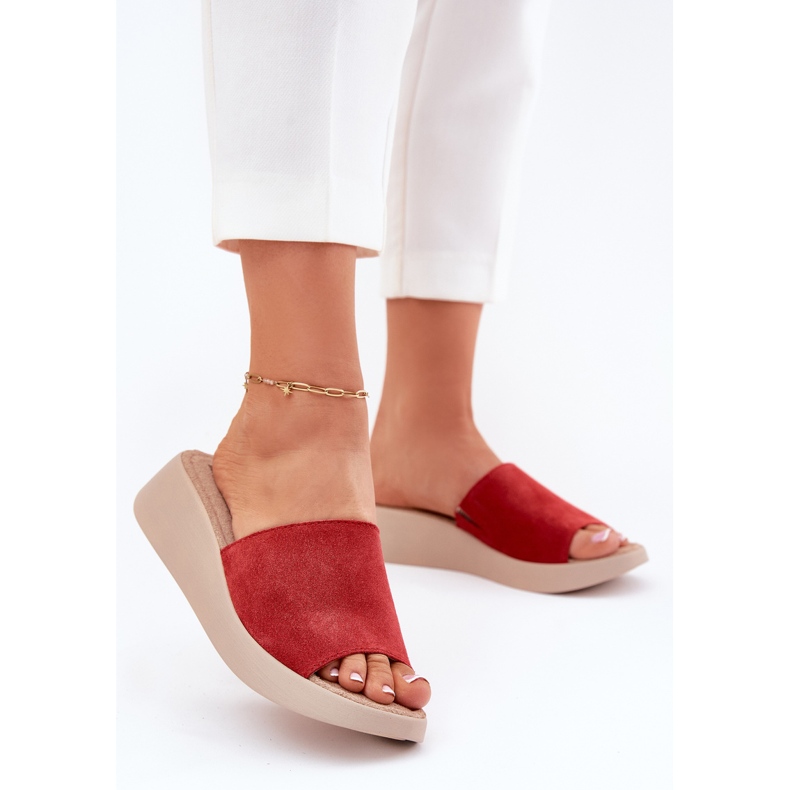 Dámské semišové žabky na klínu Panto Fino RR267040 červené 2 Dámské semišové žabky na klínu Panto Fino RR267040 červené 2