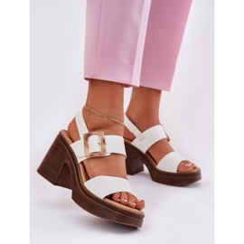 Dámské sandály na masivní patě a platformě Vinceza 17387 bílá bílý 2 Dámské sandály na masivní patě a platformě Vinceza 17387 bílá bílý 2