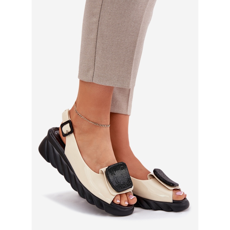 Kožené lakované dámské sandály s starodávnou dekorací Artiker 56C1567 béžové béžový 1