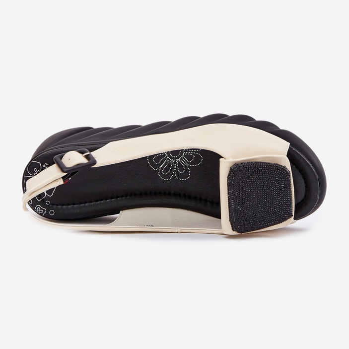 Kožené lakované dámské sandály s starodávnou dekorací Artiker 56C1567 béžové béžový 2