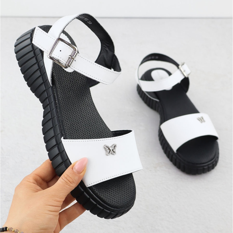 Dámské kožené sandály na silné podrážce s motýlem bílý Filippo DS6811 1