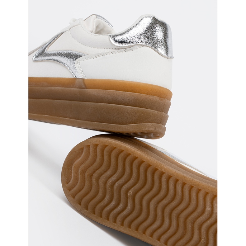 Shelvt Bílé tenisky žen se stříbrnými vložkami bílý 2