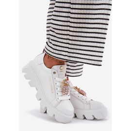 CheBello Kožené tenisky s dekorativní brožkou Porabello 4651 White bílý 1