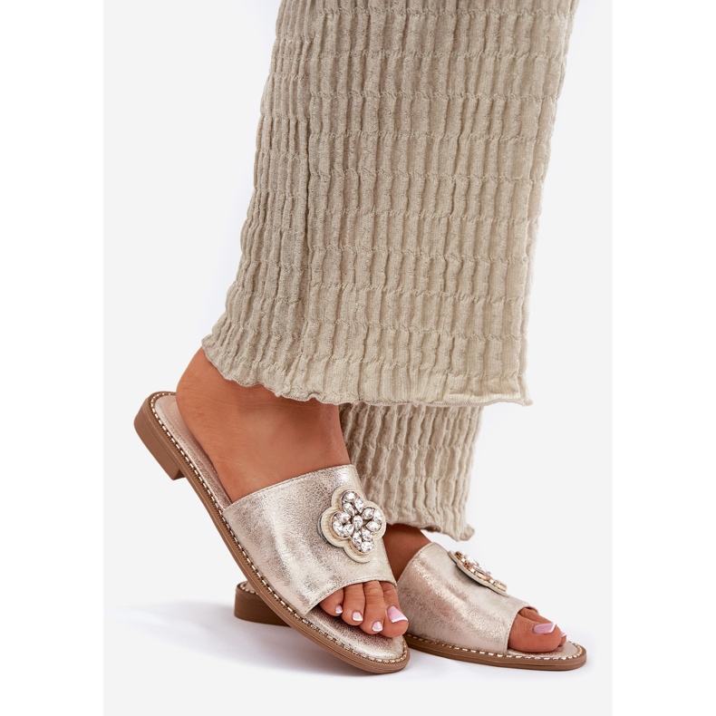 S.Barski Dámské žabky na ploché podpatky s dekorativním detailem S. Barski Kv51-087 PLN zlatý 1