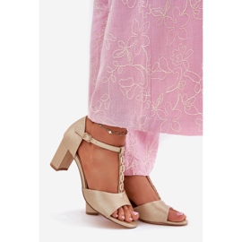 EVento Dámské sandály na sloupku s dekorativním ekologickým koženým pásem zlatý 1