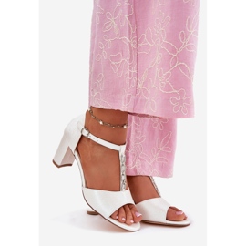 EVento Dámské sandály na sloupku s ozdobnou chutí ekologickou koženou bílý 1 EVento Dámské sandály na sloupku s ozdobnou chutí ekologickou koženou bílý 1