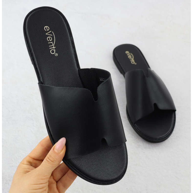 EVento Dámské klasické černé žabky 8835 černá 1