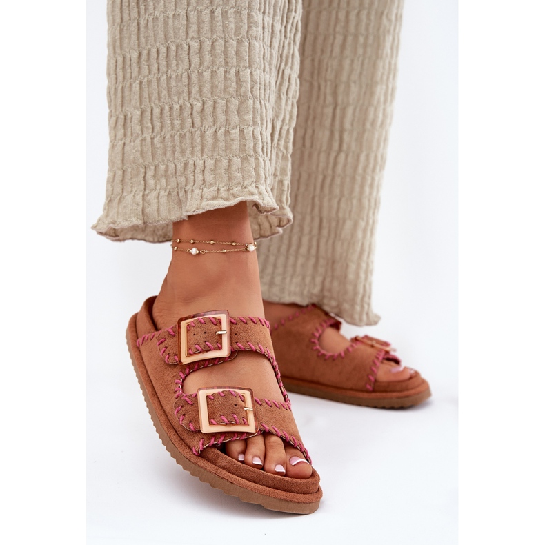 Inna Dámské žabky s spony a dekorativním velbloudem hnědý 2