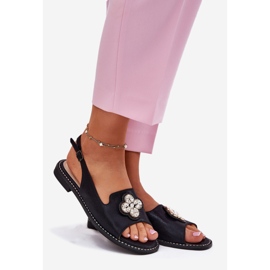 S.Barski Dámské sandály s plochým podpatkem s dekorativním detailem S. Barski Kv51-080 černá 1