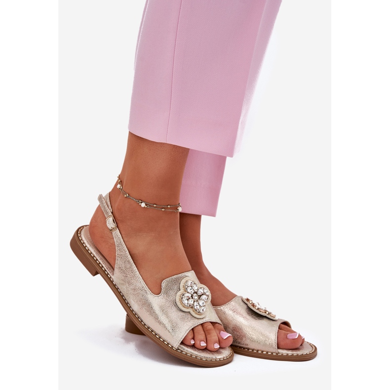 S.Barski Dámské sandály s plochým podpatkem s dekorativním detailem S. Barski KV51-080 PLN zlatý 1