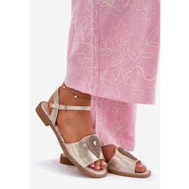 S.Barski Dámské sandály s plochým podpatkem s ozdobou S. Barski KV51-098 Zloty zlatý 1 S.Barski Dámské sandály s plochým podpatkem s ozdobou S. Barski KV51-098 Zloty zlatý 1