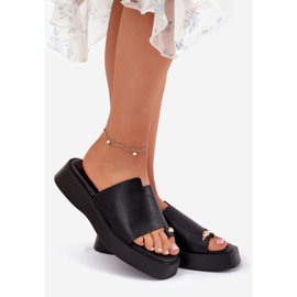 EVento Dámské žabky na platformě s dekorativním detailem černou černá 1