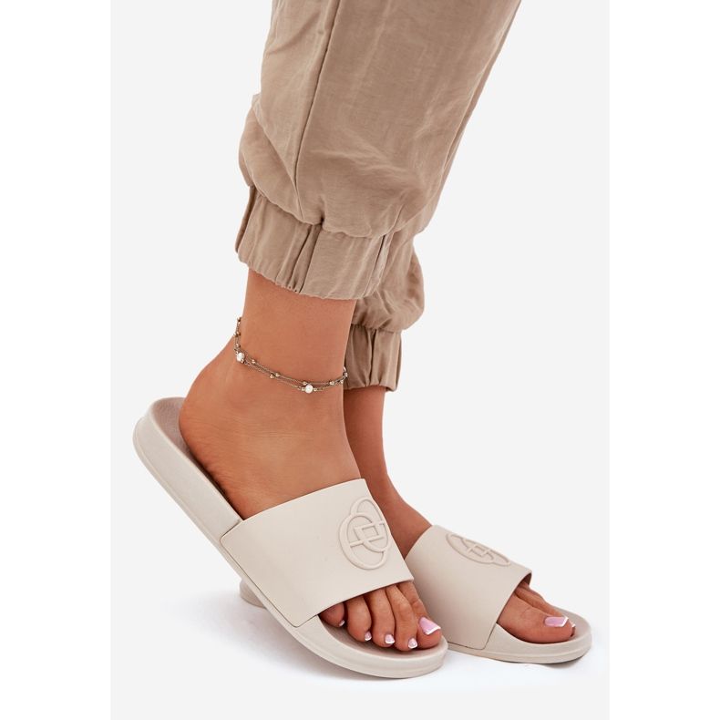 EVento Lehké ženské pantofle s dekorativním naléhavým béžovým 1 EVento Lehké ženské pantofle s dekorativním naléhavým béžovým 1