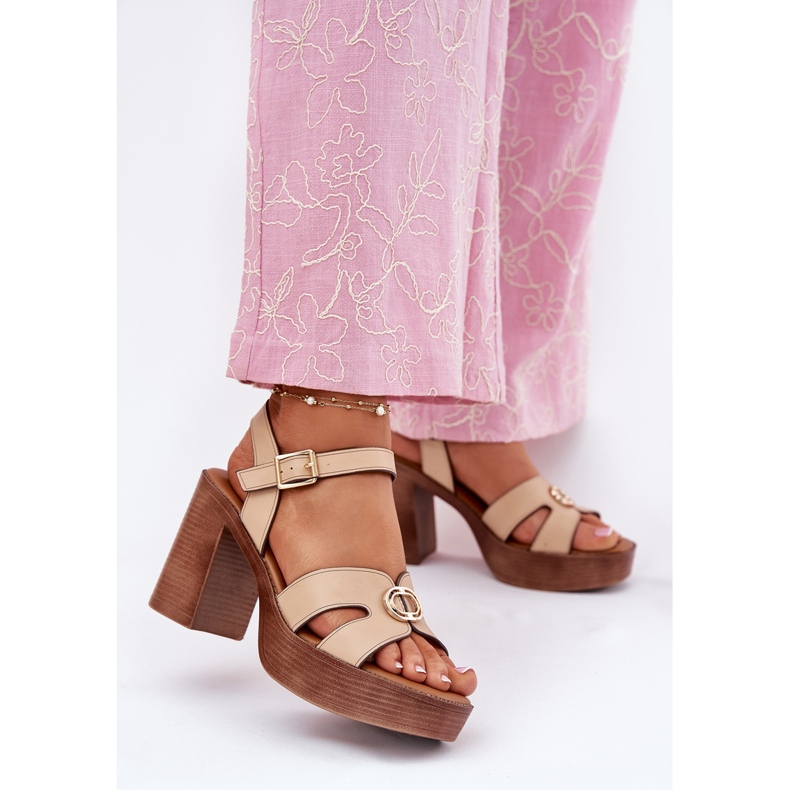 EVento Dámské sandály na příspěvku se zlatou dekorací béžové béžový 2