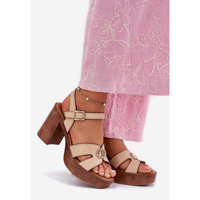 EVento Dámské sandály na příspěvku se zlatou dekorací béžové béžový 1