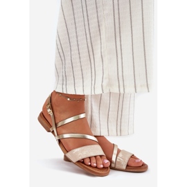 Dámské kožené sandály s plochou podpatkou Maciejka 06966-25 PLN zlatý 1 Dámské kožené sandály s plochou podpatkou Maciejka 06966-25 PLN zlatý 1