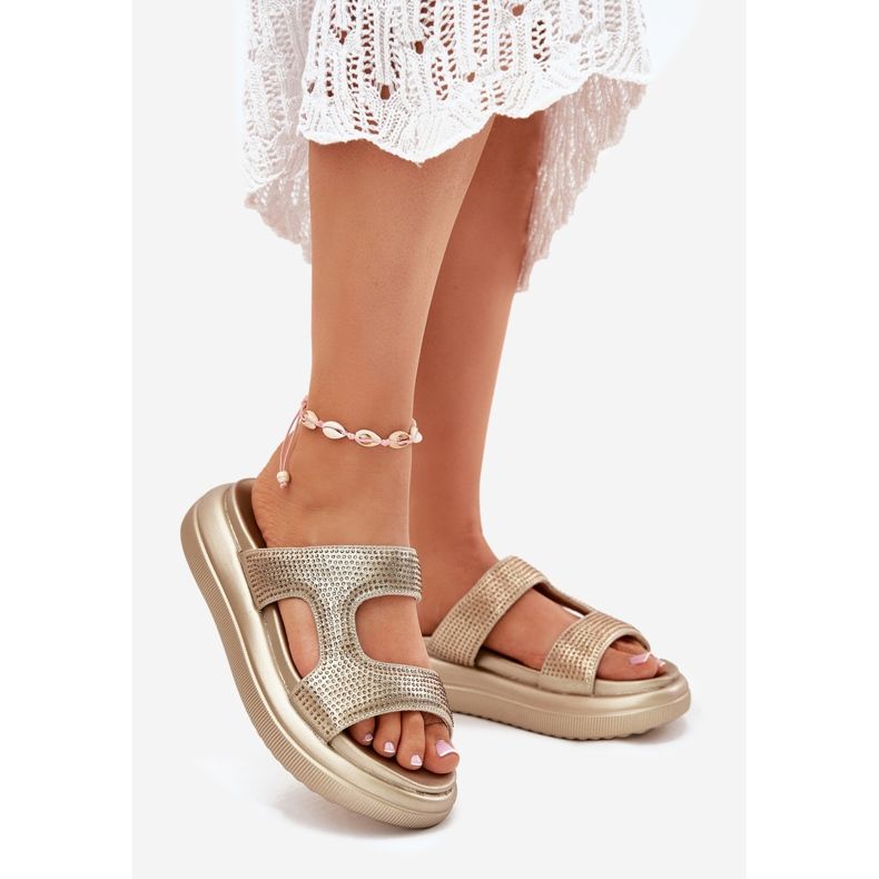 Inna Zdobené ženské žabky na zlaté platformě zlatý 1