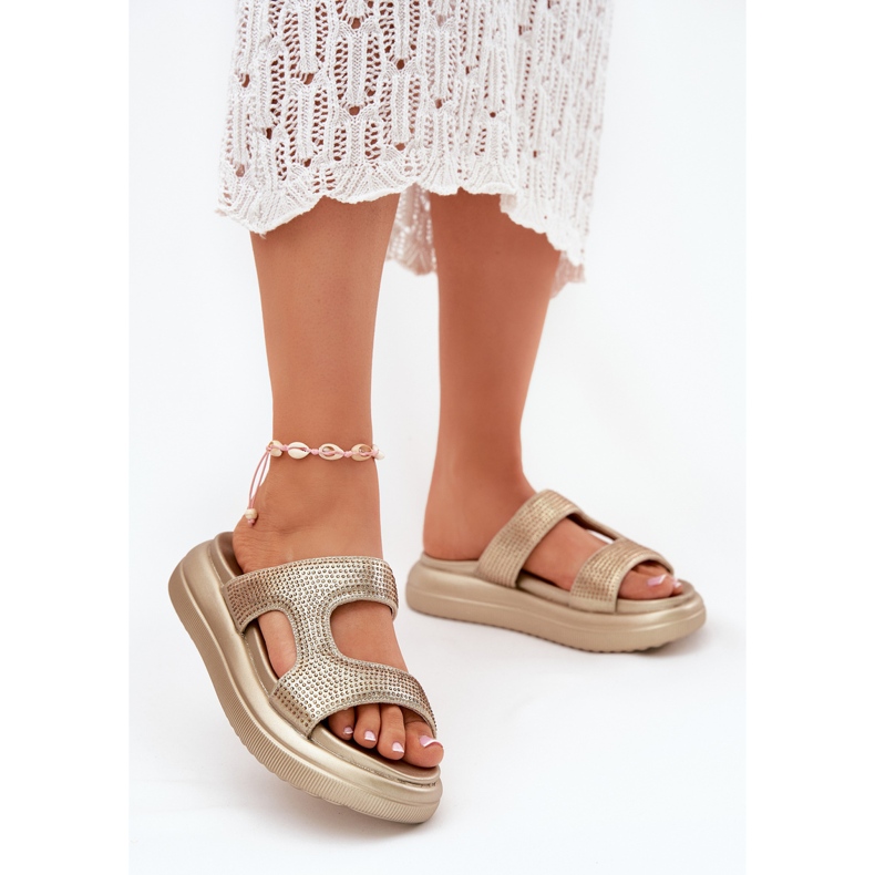 Inna Zdobené ženské žabky na zlaté platformě zlatý 2