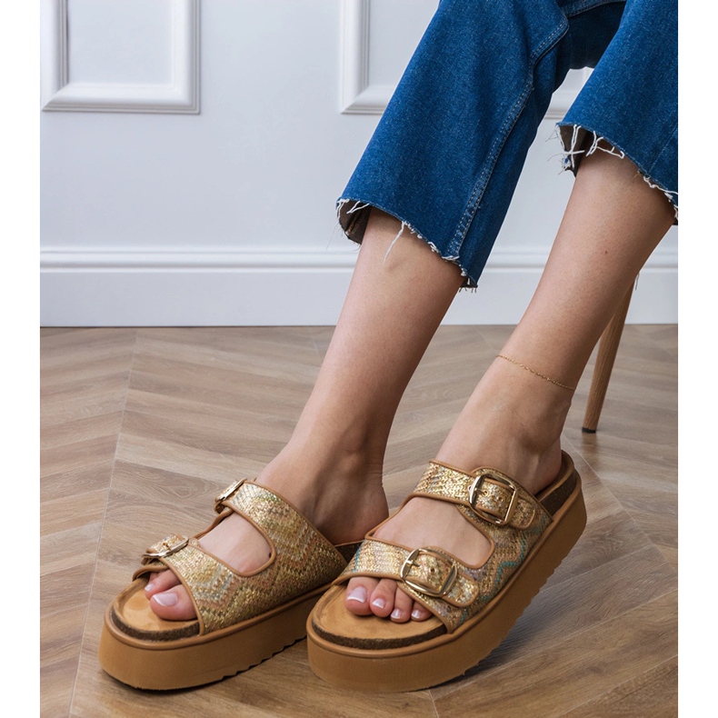 Zlaté žabky se svorkami na pruhy zlatý 2