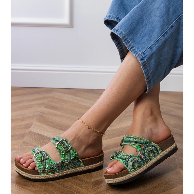 Zelené etnické žabky se svorkami na pruzích zelená 2