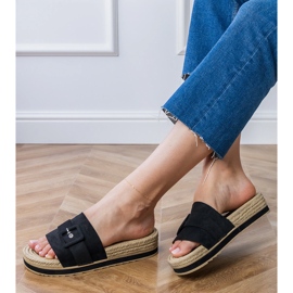 Black Flip -Flops na platformě s dekorativní sponou černá 2
