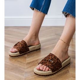 Leopard Flip -Flops na platformě s dekorativní sponou hnědý 1 Leopard Flip -Flops na platformě s dekorativní sponou hnědý 1