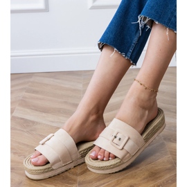 Béžové klapky na plošině s ozdobnou sponou béžový 2