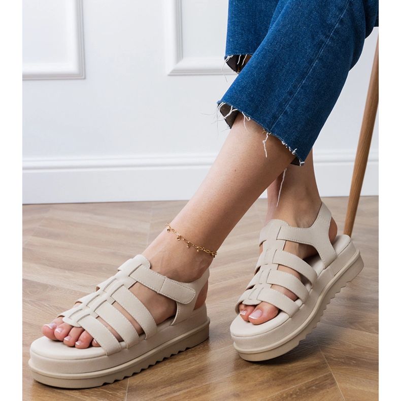 Béžové sandály na platformě béžový 2