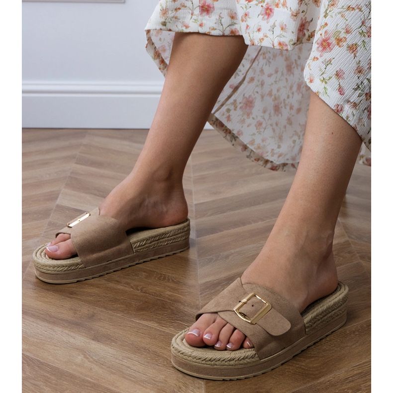 Hnědé žabky na plošině se sponou na pásu hnědý 1