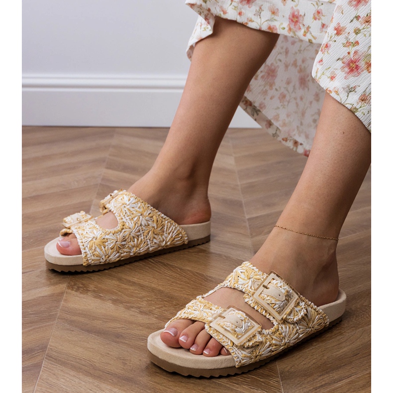 Béžové háčkování klapky se svorkami na pruzích béžový 1