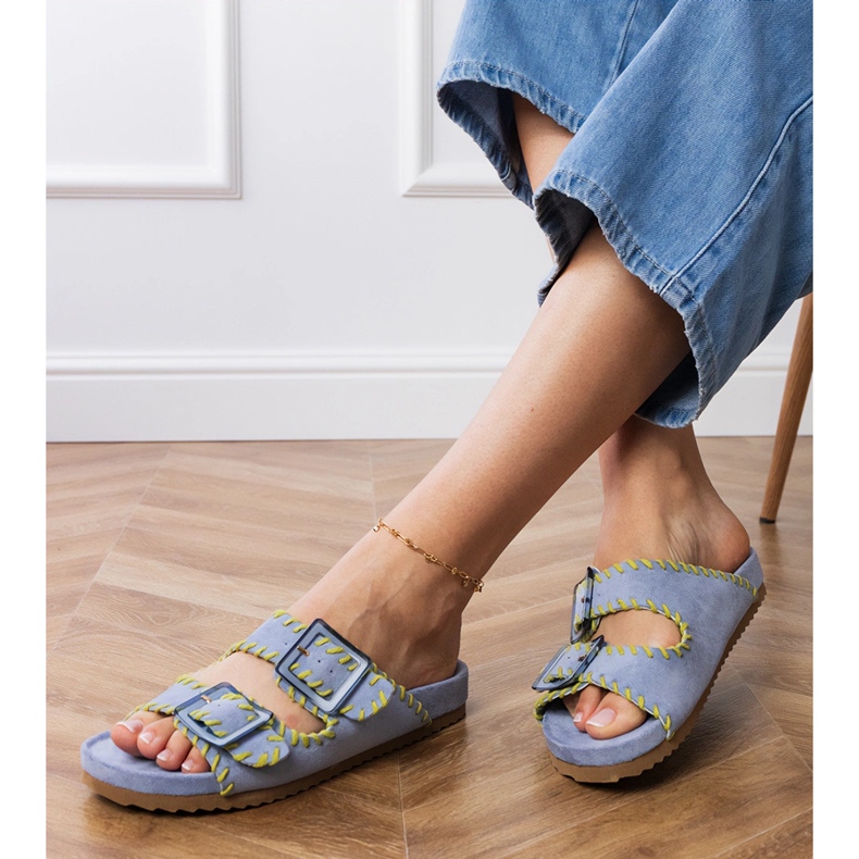 Modré žabky se svorkami a výšivkou na pruzích modrý 2 Modré žabky se svorkami a výšivkou na pruzích modrý 2