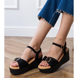 Sandály černé dámské s ozdobnou sponou černý 2