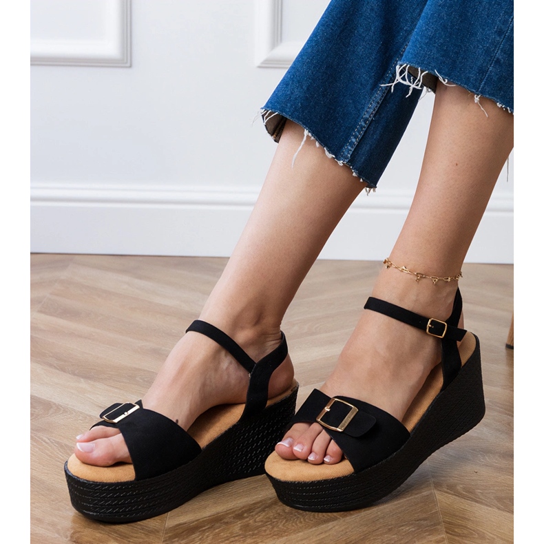 Sandály černé dámské s ozdobnou sponou černá 2