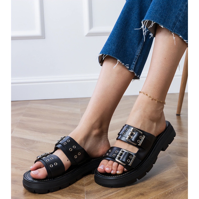 Černé ploché žabky se svorkami na pruhy černá 2