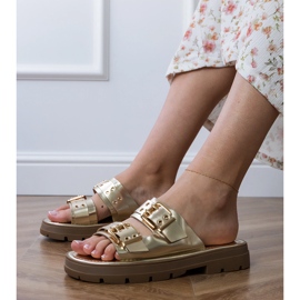 Zlaté ploché žabky se svorkami na pruhy zlatý 1 Zlaté ploché žabky se svorkami na pruhy zlatý 1