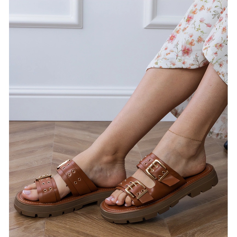 Hnědé ploché žabky se svorkami pruhů hnědý 2