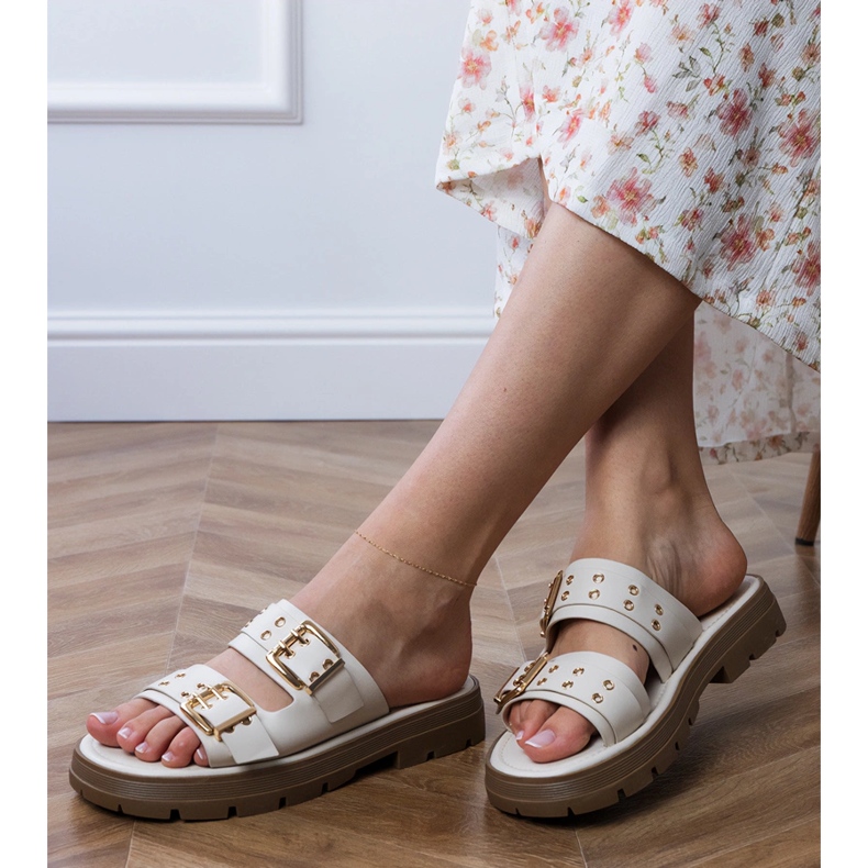 Béžové ploché klapky se svorkami na pruzích béžový 2