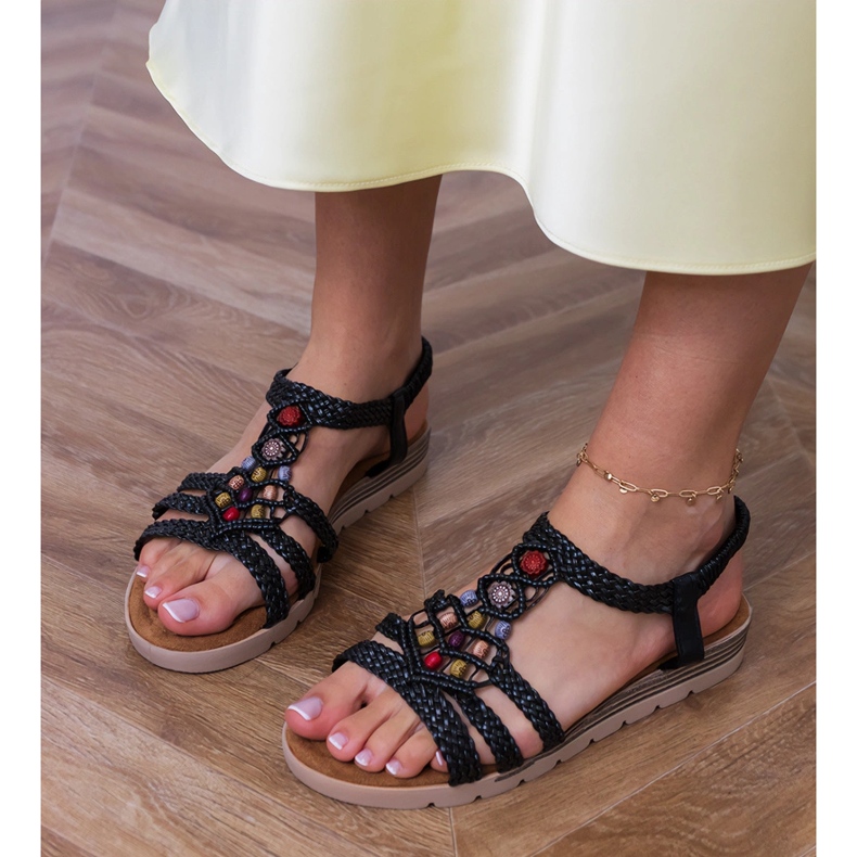 Černé pletené sandály zdobené korálky černá 2