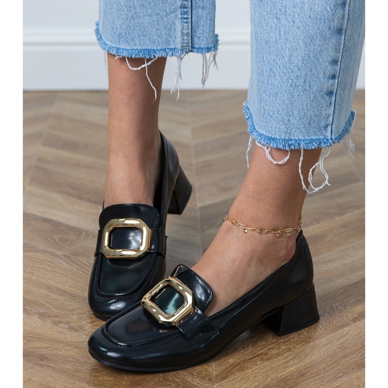 Black Women's Lowoled Shoes se zlatou dekorací černý 2