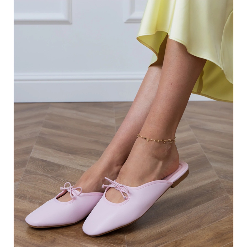 Růžové flip -flops postavené na ploché podrážce růžový 2