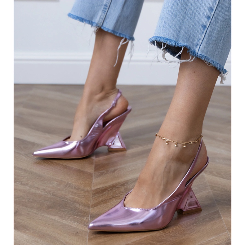 Fialové sandály na geometrickém klínu fialový 1 Fialové sandály na geometrickém klínu fialový 1