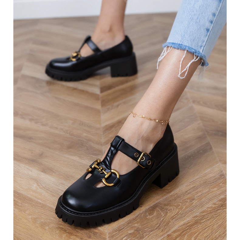 Černé boty na tlusté podrážce se zlatou dekorací černá 2